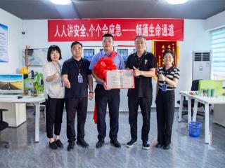 许庆伟：蓝天下的守护者 平凡岗位绽放英雄本色