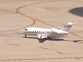 日本航空一男乘客空中欲打开舱门：致飞机被迫改道