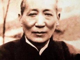 她25岁，嫁给地主当五姨太，两人相差26岁，临终前还念叨老伴