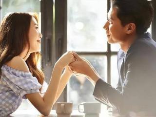 女人默许你碰这4样“东西”，别装傻，他早已把你当“自己人”了