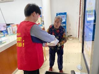 党建引领惠民生 幸福“食”光送温情