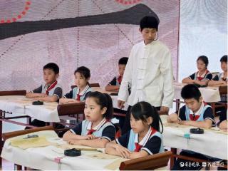 2025年泰安市小学书法优质课比赛在泰安市泰山区万官路学校举行