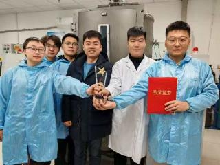 济南大学率先研制出12 英寸铌酸锂晶体