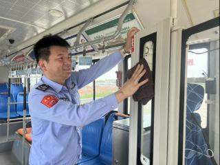 荣成公交驾驶员紧急施救 晕厥乘客转危为安