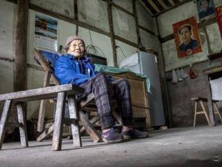 五十多岁要是失业了，别急着找活干，换个活法才是正道