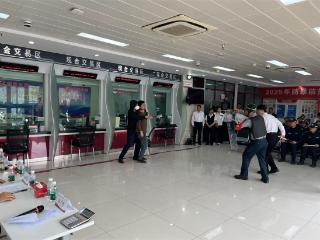 灌云农商银行开展2025年防暴防抢联合演练活动