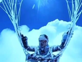 男子玩滑翔伞被云吸到民航飞机平流层！知情人士：可能终身禁飞