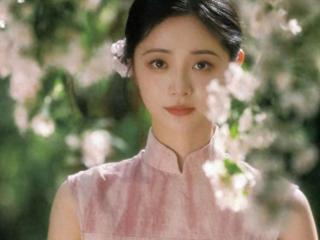 从女团C位到无戏可拍，当红小花陷换角风波，内娱寒冬有多残酷？