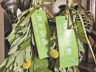 端午氛围组上线 艾草花束价虽高市民依然抢着买