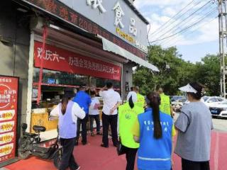 携手商家庆“六一”，便民服务暖人心