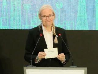 荒诞啊！国际乒联主席竞选环节出混乱，贿选、迟到、互相语言攻击