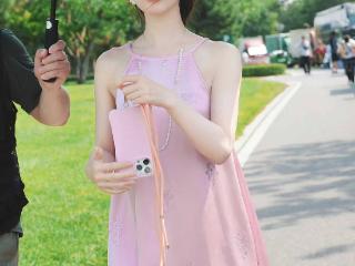 赵露思路透多次新中式风亮相，古典与摩登的碰撞，实力诠释人妻感
