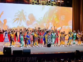 2025山东国际友城合作交流周 “友城之夜”文艺演出举行