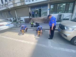 济南市市中区十六里河：拆除违规私设地桩，消除隐患还路于民