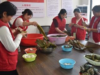 郯城县杨集镇开展“粽叶飘香迎端午 幸福和谐邻里情”文明实践主题活动