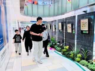 “自然之力”植物科学画展持续升温 多元活动点亮城市科普 扫码阅读手机版