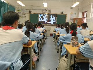 临沂第九中学七年级二十九班组织开展“彩线织韵，端午安康”主题活动