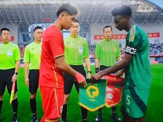 2-1！国足U16补时绝杀沙特，2次中柱+浪费良机，成都小将力挽狂澜