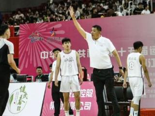 山东U22溃败江西20分！进攻单干无体系，防守懈怠，巩晓彬遭指责