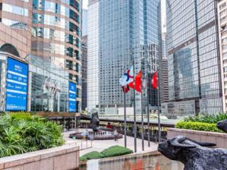 港交所行政总裁陈翊庭：超150家企业正排队等候上市