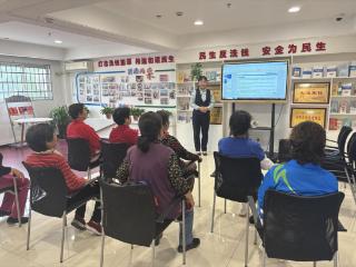 民生银行泰安宝龙广场社区支行开展“5·15全国投资者保护宣传日”活动