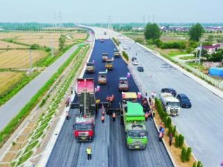 宁滁高速南京段进入沥青路面施工