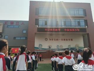 东营区文汇学校举行少先队入队仪式