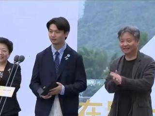 “越过山丘，却发现无人等候……”这段获奖感言，刷屏了！