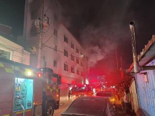 韩国忠清南道瑞山市一旅馆发生火灾 致1死17伤