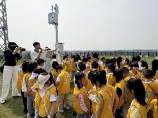 江西崇仁：童心探气象 科技点亮好奇