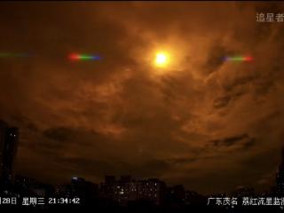 ﻿广东茂名疑似流星划过，黑夜天空瞬间如白昼 天文台回应：未观测到流星