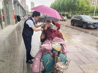 泰山农商银行上高支行：风雨无阻显真情 暖心服务助夕阳