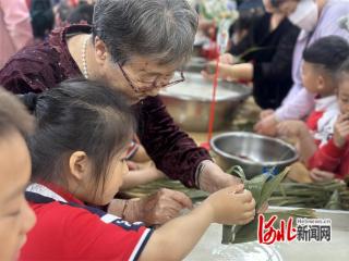 秦皇岛市北戴河区开展“银龄传粽韵·童心承糯香”新时代文明实践活动