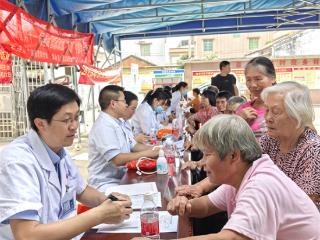 送医送药到村民“家门口” 珠海市政协携手遵医五院下乡义诊