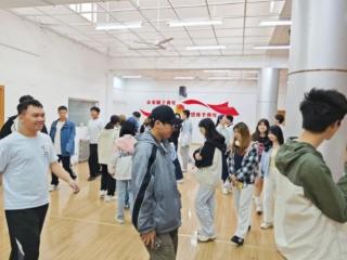 青岛科技大学材料学院开展“心光璀璨 悦纳自我”5·25心理健康教育系列活动