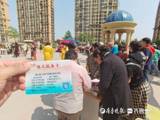 一卡解锁贴心服务！李沧区红管家发放“便民服务卡”