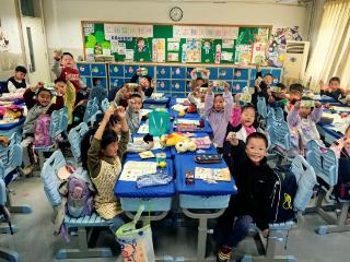 数学课堂变身爱心集市！青岛定陶路小学打造“525”家校社协同育人新样板