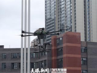 警用无人机校园炫技 贵阳这场“科技+安全”课太酷了