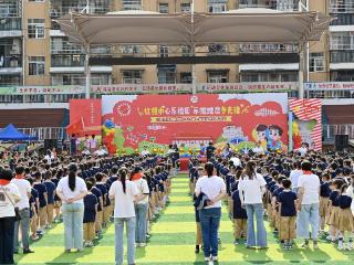 886名雏鹰入队！东湖路学校红领巾下的童真与誓言