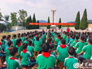 龙口：烈士碑下讲烈士 红色文化进校园