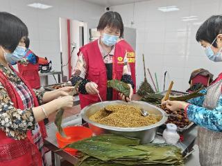 淞源社区：粽香沁润新业态，党建引领强治理