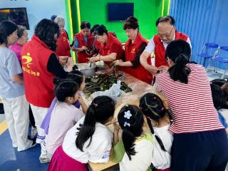 端午粽飘香，银龄乐融融