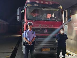 “ 驶”不得，东阿交警查处两辆严重超载货车