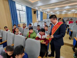 安顺：金融知识进校园 公益暖情迎六一