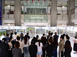 东北师范大学第二届“弘扬爱国情，奋进新时代”主题书画展开幕