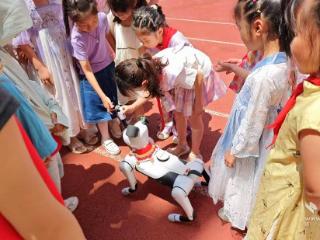 玩转科技！江夏一小校园变身“未来实验室”