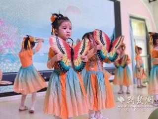 东西湖区萌娃舞动“古风” “摊开”非遗盛宴