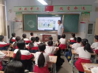 济南市莱芜区方下中心中学召开防溺水主题班会