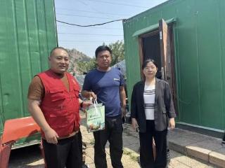 青岛西海岸新区辛安街道开展“平安粽 进卡点”活动