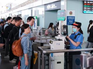 端午小长假首日 长三角铁路计划增开列车152列